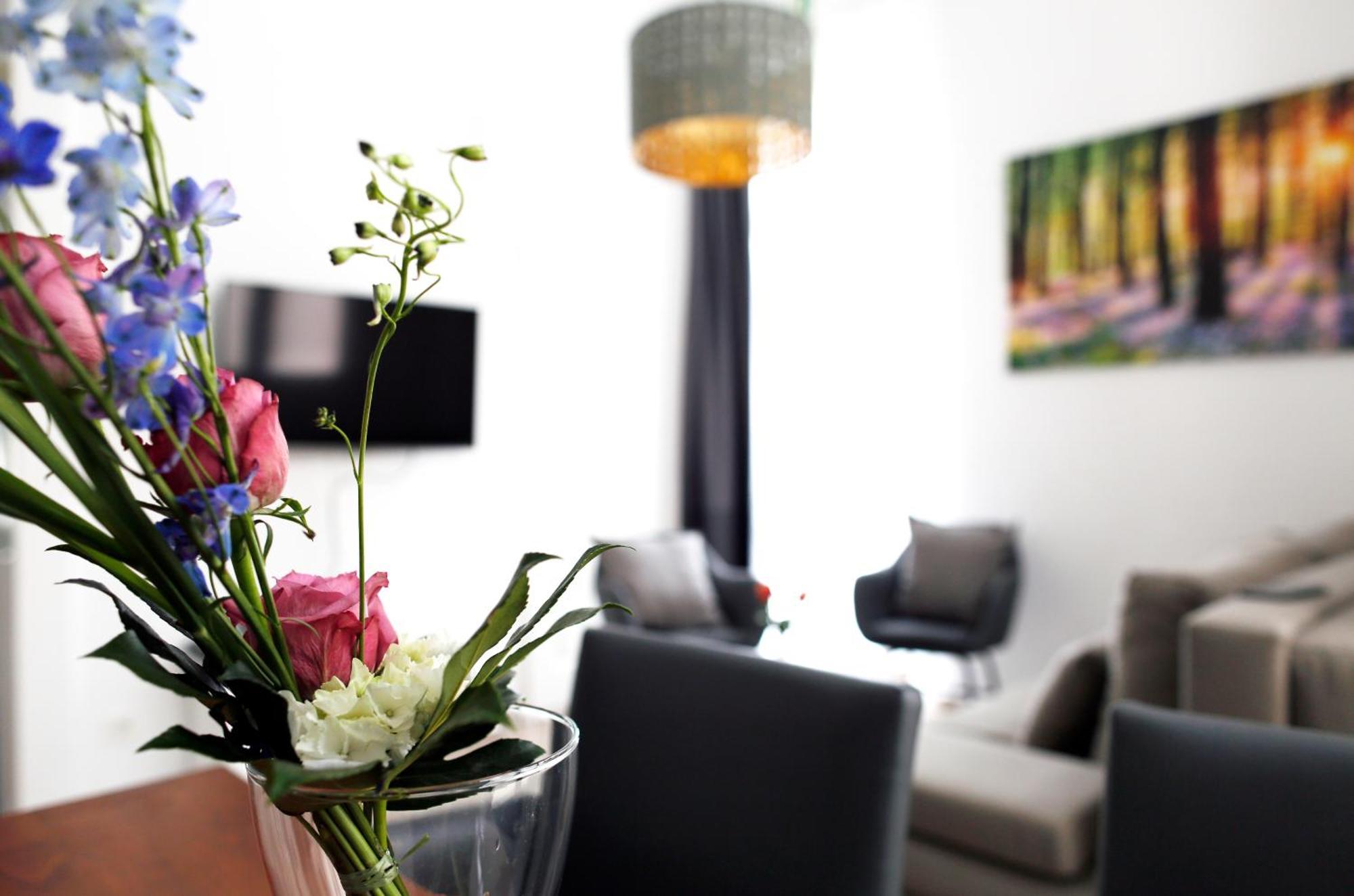 Nieb By Rockchair Apartments L Superhost Status L 3 Bedrooms Boxspringbeds 3 Bathrooms In Center "Kurfuerstendamm" - Cozy Family & Business Flair Welcomes You! Берлин Экстерьер фото
